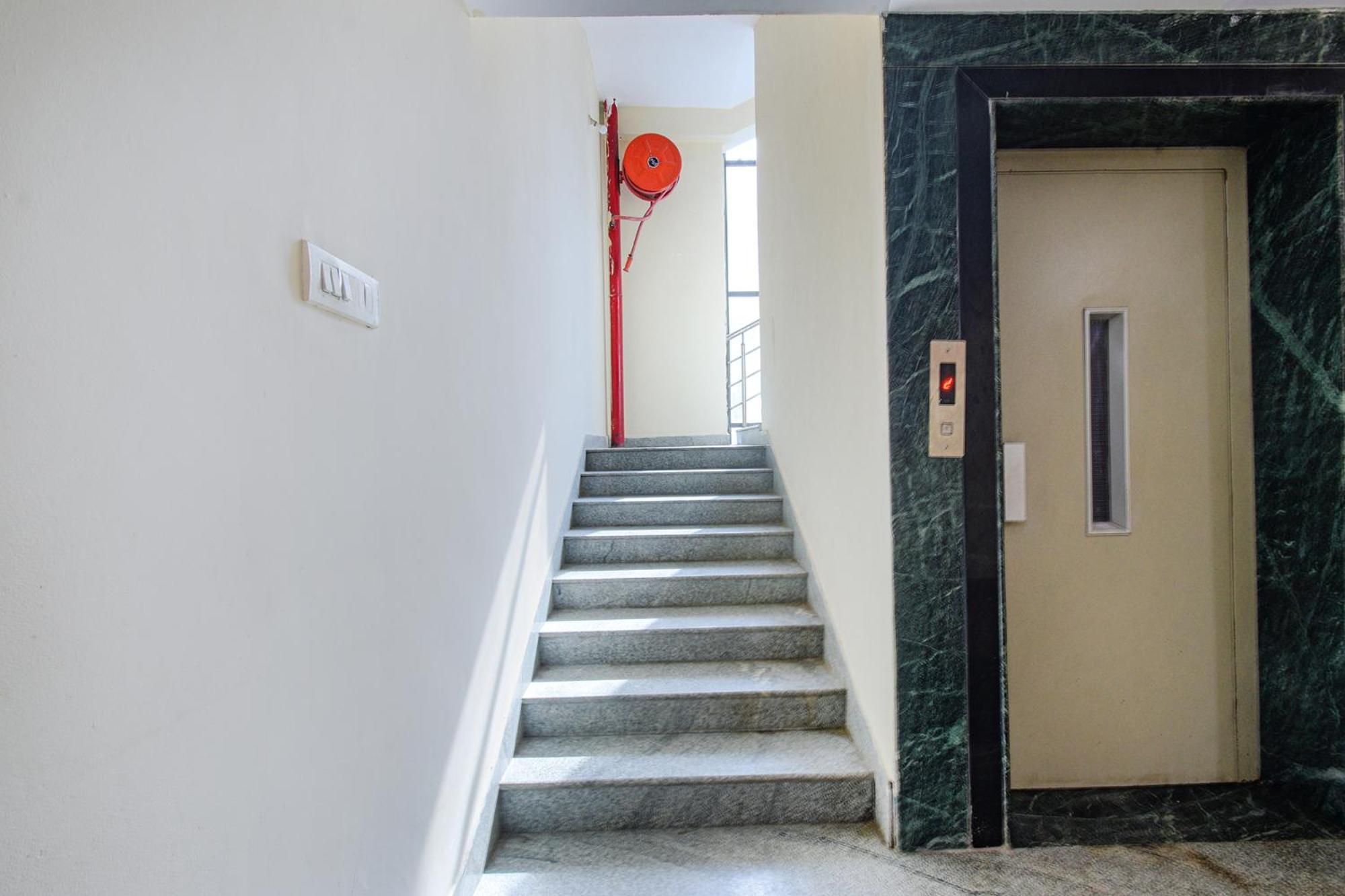 היידראבד Fabhotel N Residency, Hitech City - 350M From Yashoda Hospital, Hitech City מראה חיצוני תמונה
